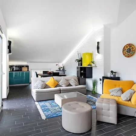 Penthouse Holiday home Colonno