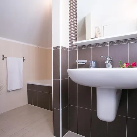 Colonno Penthouse Apartment *